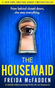 Офіційна обкладинка книги "The Housemaid" (Служниця) Фріди Макфадден. Головне зображення для огляду на Prime Feminine про Фріда Макфадден книги та їхній медичний реалізм.